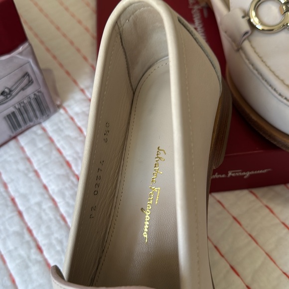SALVATORE FERRAGAMO ROLO LOAFERS SHOE SZ 6 1/2 gently used excellent condition - Picture 7 of 11
